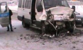 Под Сызранью фура налетела на рейсовый автобус, один пассажир погиб