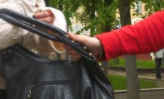 В Иркутске школьники ограбили девушку на улице
