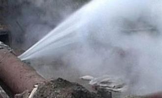 В Петербурге трех бездомных залило кипятком при прорыве трубы водоснабжения