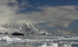 Китайский ледокол пришел на помощь