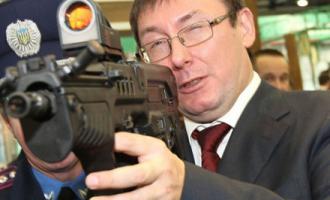 Экс-министра МВД Украины Юрия Луценко в Харькове облили зелёнкой