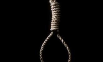 В поселке Ленобласти возле дома с удавкой на шее нашли 16-летнего парня
