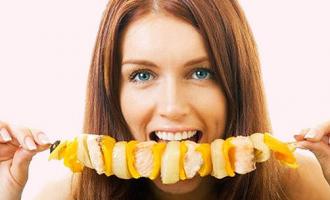 Диетологи рассказали, какие продукты можно есть после 6 часов вечера