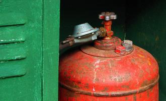 В Кемеровской области хозяева дома пострадали от взрыва газового баллона