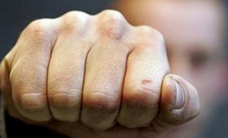 Во Владивостоке подростки избили до смерти бомжа, зашедшего погреться в подъезд