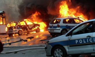 СМИ: задержанных в ходе протестов в Боснии подростков избивают в полиции