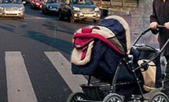 В Петербурге КАМАЗ задавил двухлетнего ребенка в коляске