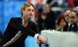 Ксения Собчак показала 20-сантиметровый шрам на спине Евгения Плющенко