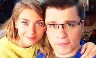 Дочке Асмус и Харламова исполнилось 2 месяца