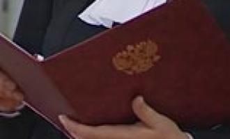 В Курске девушка пыталась изнасиловать водителя такси, а затем напала на полицейского