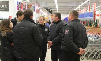 В Башкирии сотрудницы охраны супермаркета организовали кражу более 1 млн рублей
