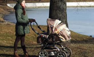 Коляски наносят вред детям, которые в них долго находятся