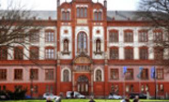 Сноудена берут в доктора университета