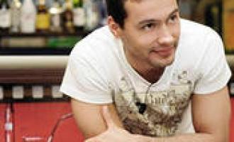 «Дом-2»: Андрей Черкасов устал нянчить малолетнюю Кручинину