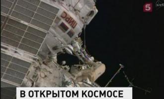 За пределами МКС российский экипаж находился более семи часов