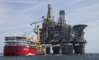 Свою работу в Охотском море начала нефтегазодобывающая платформа «Беркут»