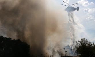 Пожар, возникший в гаражах в районе Коровинского шоссе, север Москвы, уничтожил 16 автомобилей
