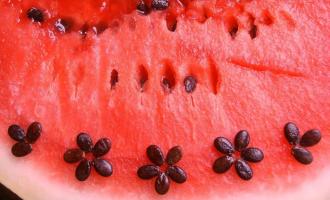 Медики: в летний сезон арбуз становится идеальным продуктом для похудения