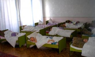 В Иркутске в нелегальном детсаду один малыш умер во время тихого часа