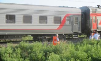 Причиной схода с рельсов вагонов пассажирского поезда, Краснодарский край, стал “выброс пути”