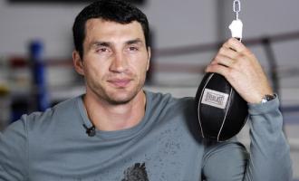 Владимир Кличко получил травму и отменил бой с болгарином