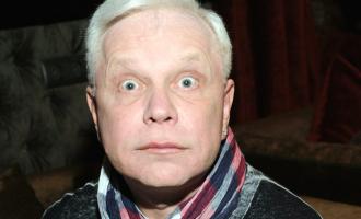 Певец Борис Моисеев не отказывается от вредной привычки даже под угрозой смерти