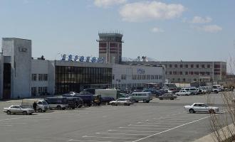 Происшествие в аэропорту Магадана: пассажирский самолет столкнулся с автомобилем грузовых перевозок