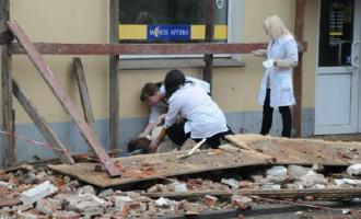 В Ленобласти на школьницу свалился кровельный лист