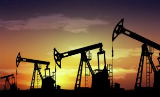 На сегодняшних торгах нефть начала дорожать