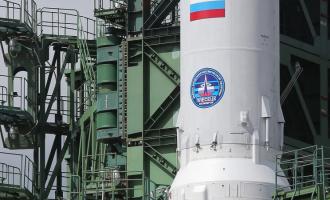 На стартовом комплексе космодрома Плесецк, Архангельская область, установлена тяжелая «Ангара»