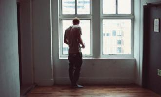 В столице 16-летний парень выбросился с 10-го этажа высотки