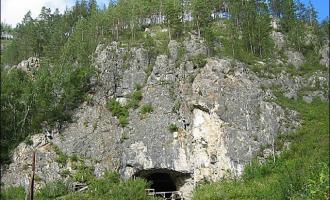 В Денисовой пещере, Алтай, обнаружены древнейшие в Евразии подвески из зубов лося