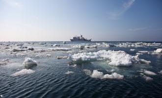 Пострадавших моряков затонувшего траулера