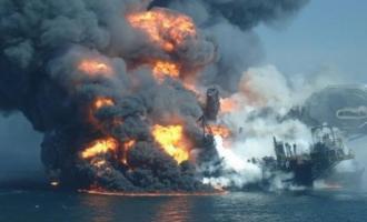 У побережья Луизианы по причине с нефтяной платформы эвакуированы 28 человек