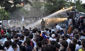 В Ереване продолжаются массовые протесты, к демонстрантам присоединились звезды шоу-бизнеса