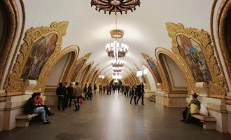 На станции метро «Киевская» туристка из Италии разбила голову, делая селфи