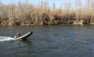 На озере Кара-Хол утонули мужчина и мальчик, выпав в воду из лодки