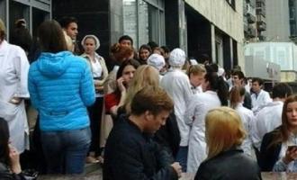 Студентов и педагогов медицинского университета в Москве эвакуировали из-за дыма