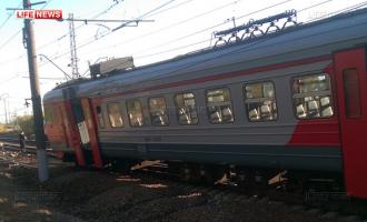 Вагон пригородной электрички сошел с рельсов в Подмосковье, никто не пострадал