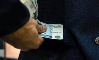 Мэр Феодосии и его заместитель задержаны за крупную взятку