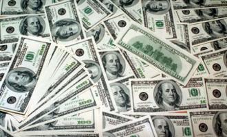 Сегодня доллар вырос в пределах 74 рублей