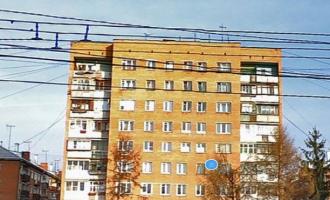 Мать с 8-месячным младенцем выпрыгнула из окна многоэтажки, женщина выжила