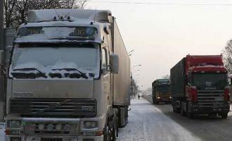 Украинское правительство запретило проезд российских грузовиков через территорию страны