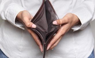 Четверти россиян приходится экономить на самых необходимых продуктах