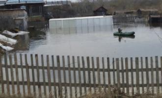 В городе Шадринске уровень воды в реке Исеть приблизился к опасной отметке