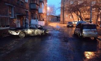 В Иркутске неизвестные за ночь сожгли четыре легковушки, два грузовика и автобус