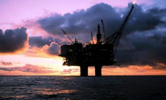 В море упал вертолет нефтедобывающей компании