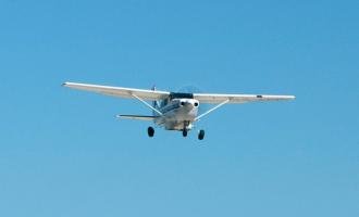 В Калифорнии на крышу офисного здания сел легкомоторный самолет