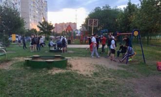 В Подмосковье гулявшего во дворе мужчину убило металлической трубой