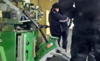 В здании университета в Курске неизвестные вскрыли два банкомата